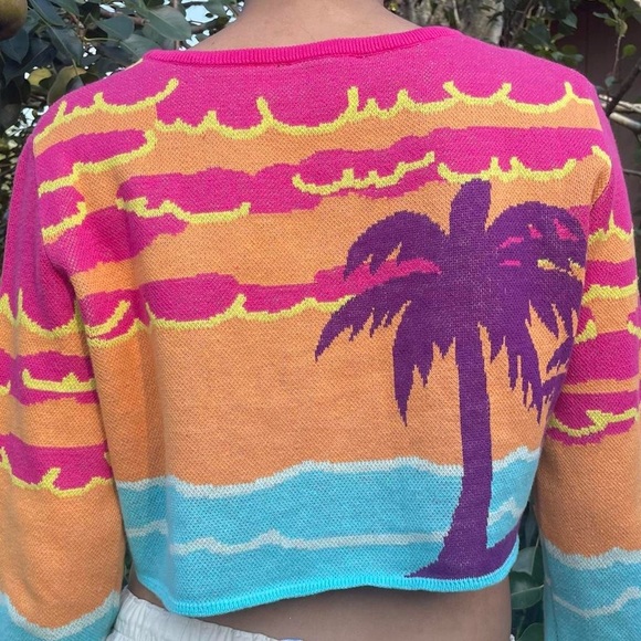 Dolls Kill Delia’s Vacation Crop Top - Picture 3 of 3